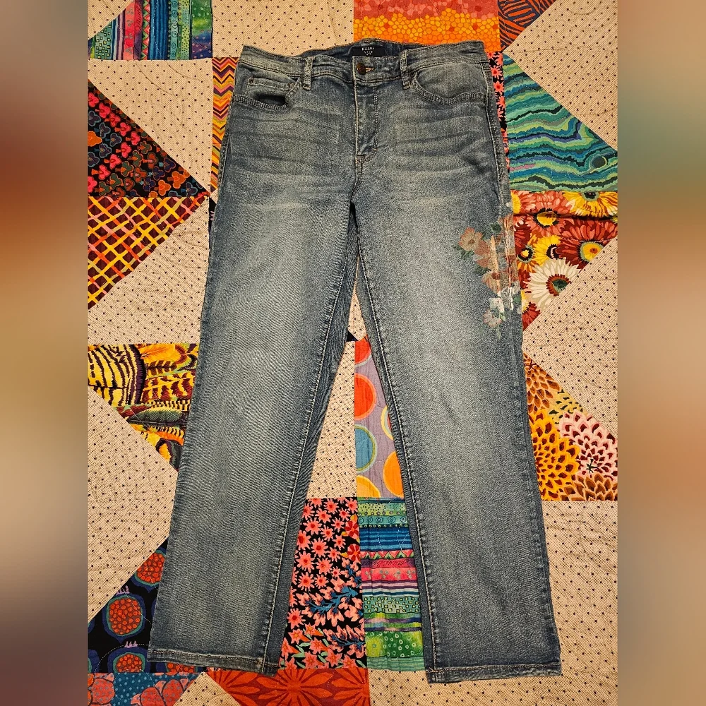 KAARI blue petite straight crop size 10P... painted flowers on left leg-so nice!